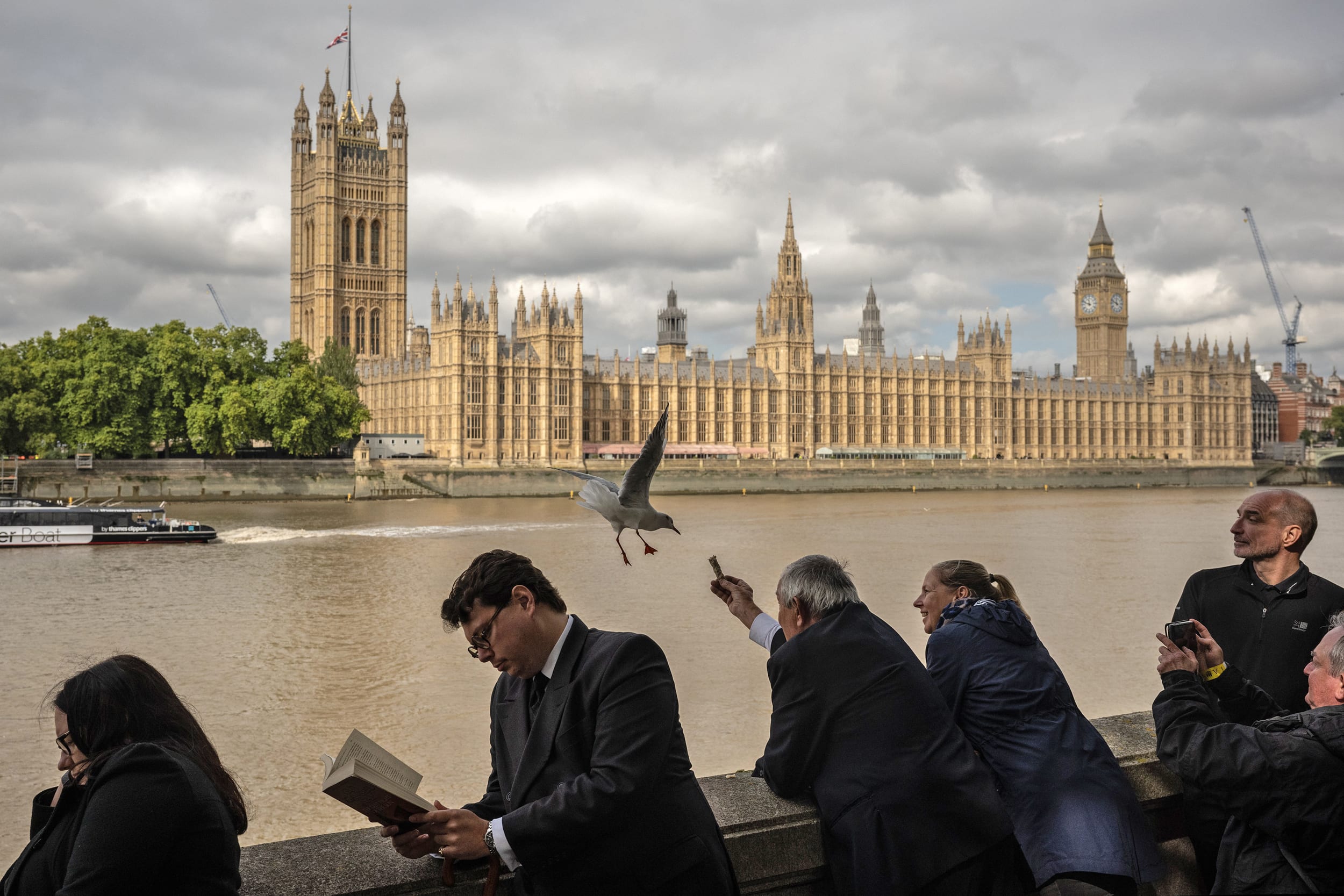 Image: The Nation Mourns The Death Of Queen Elizabeth II As Her Coffin Is Transferred To Westminster Hall.