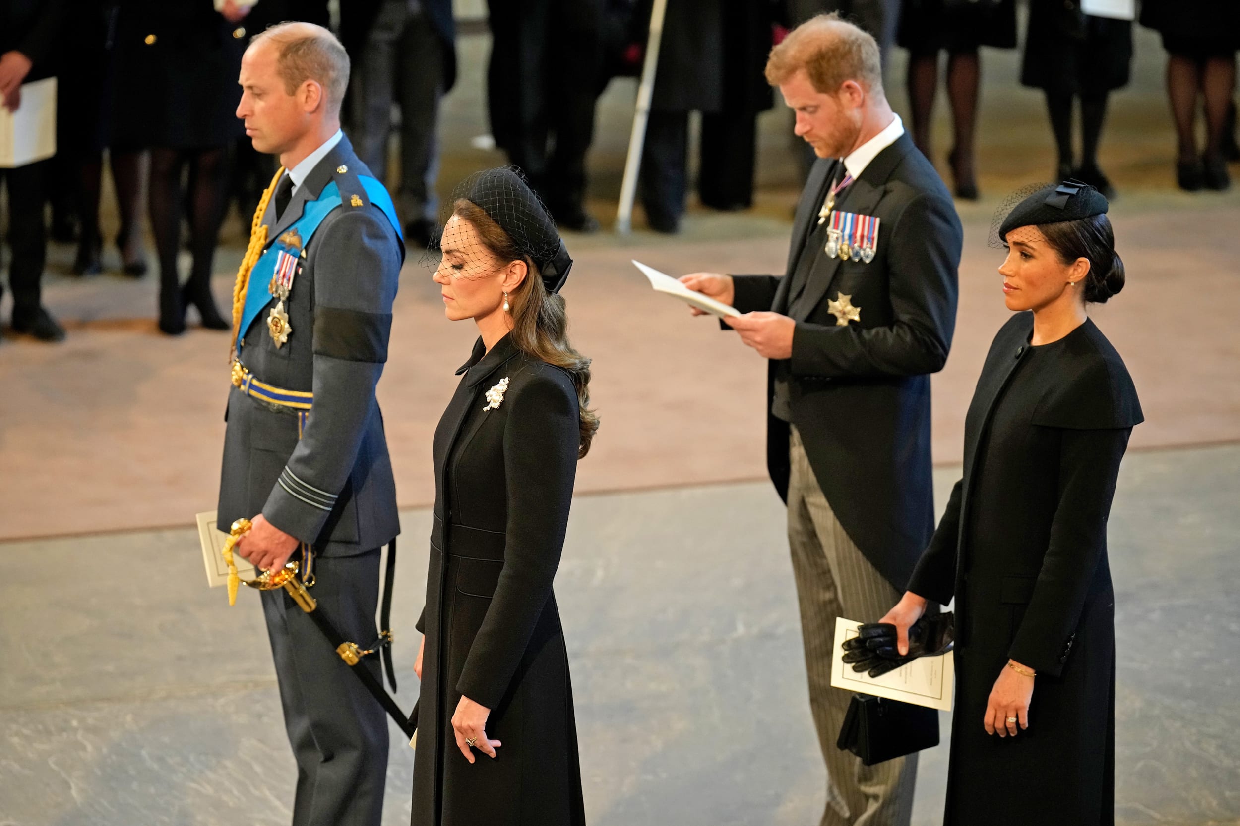 Image: The Coffin Carrying Queen Elizabeth II Is Transferred From Buckingham Palace To The Palace Of Westminster