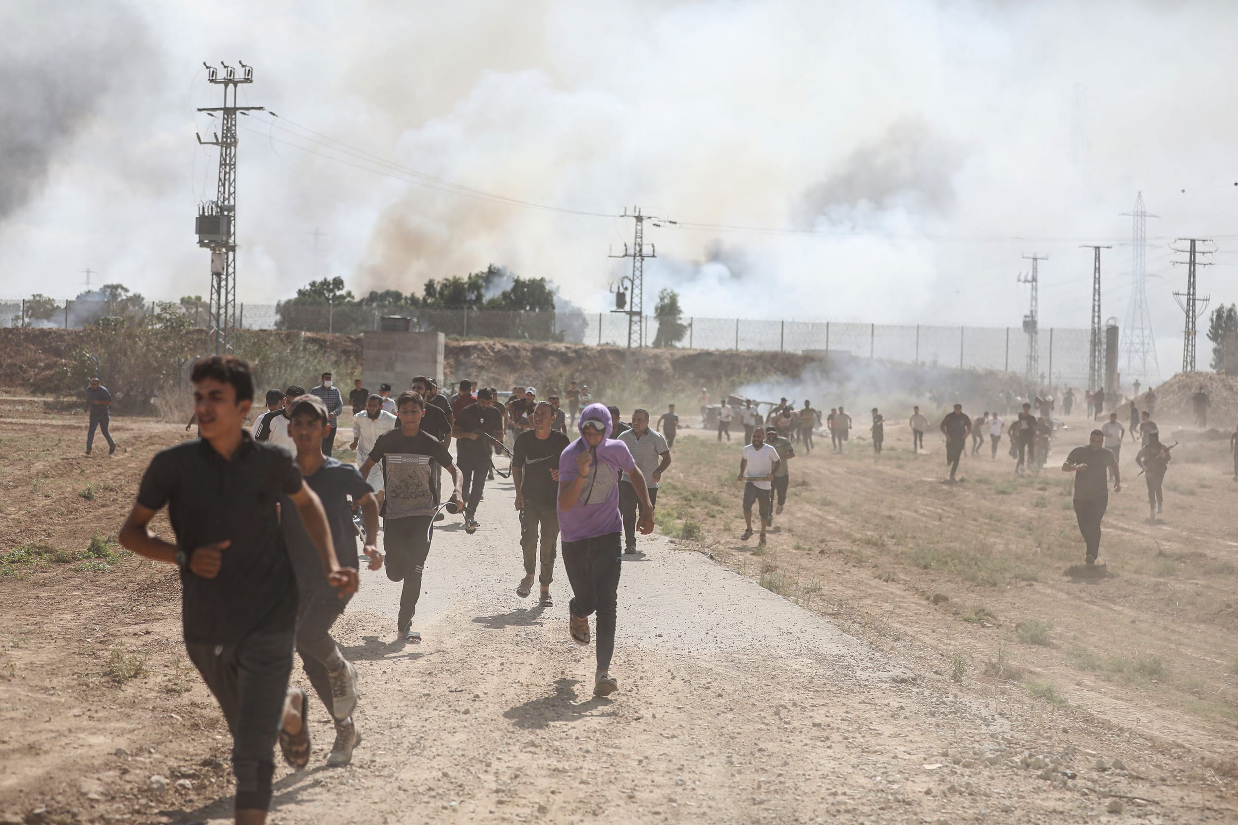 People run as Palestinian groups and Israeli forces clash in Gaza City