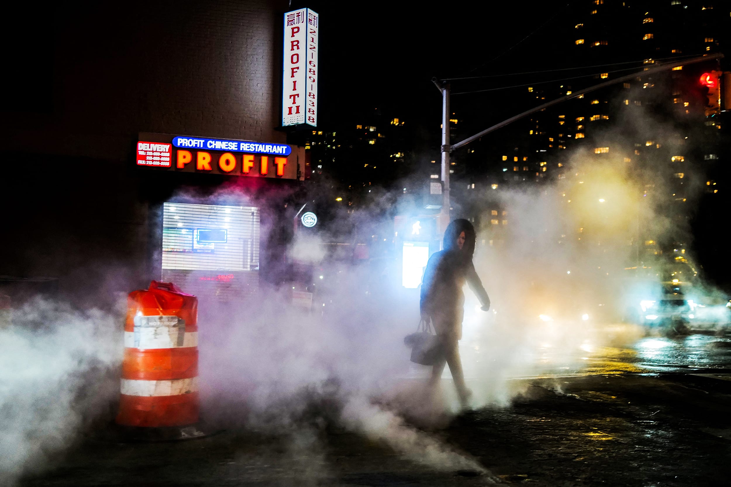 New York finally ended a record streak of more than 700 days without measurable snowfall, with a thin layer of white powder covering Central Park and other parts of America's most populous city.