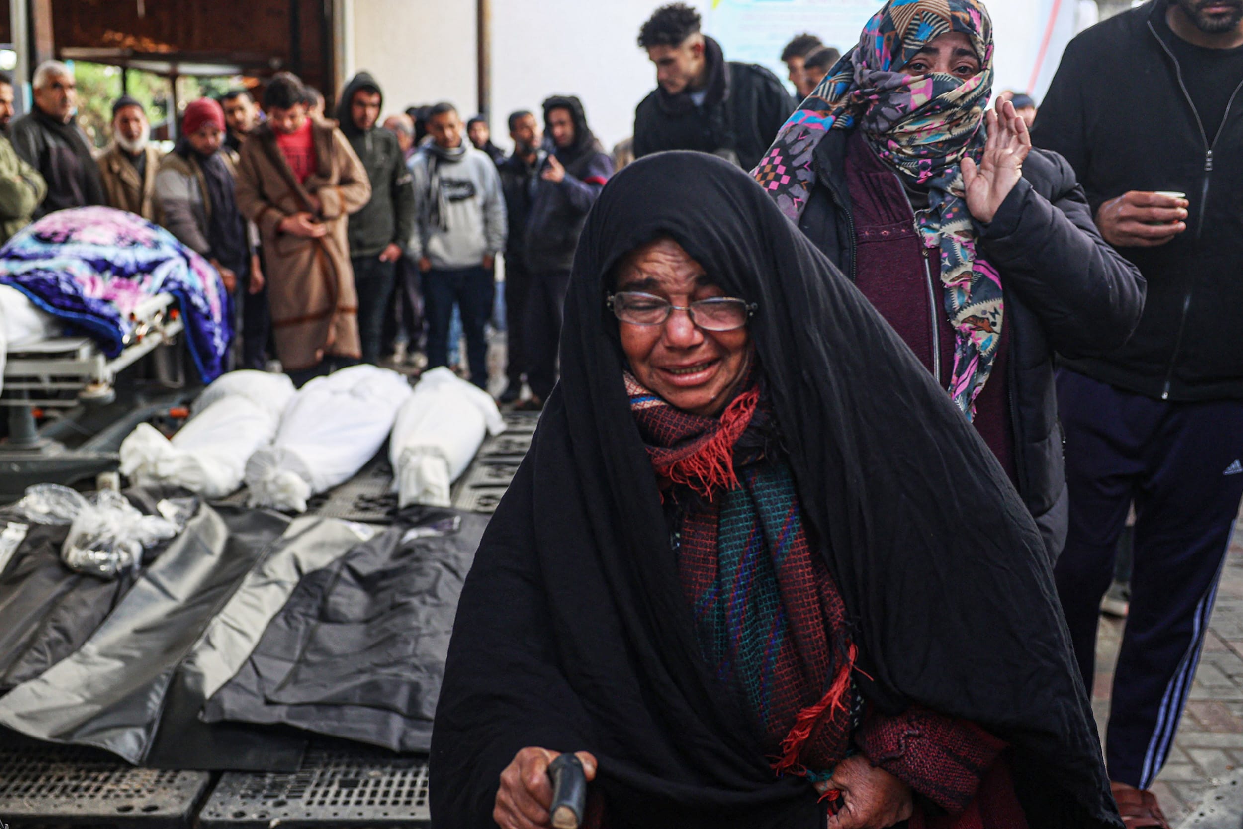 Gaza civilian deaths at hospital in Gaza