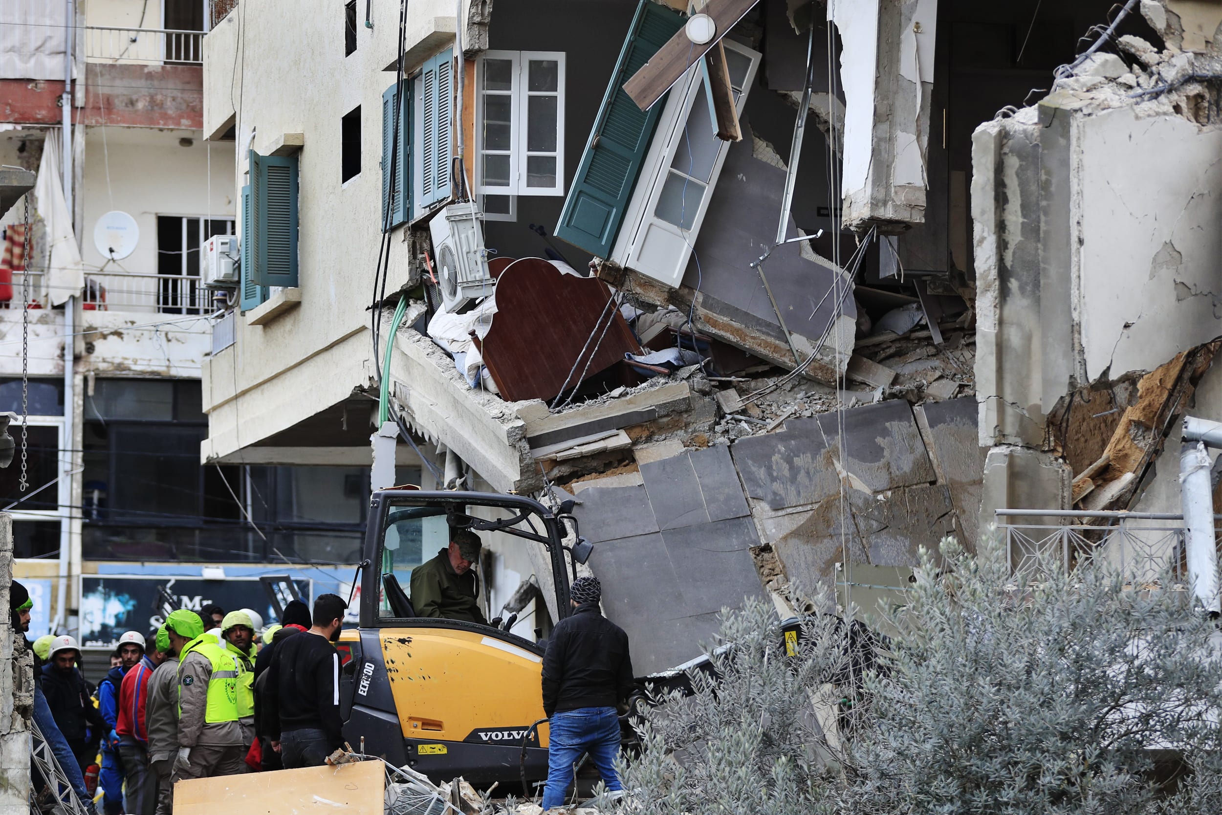 Rescue workers remove rubble at the site of an Israeli airstrike the night before in Nabatiyeh, south Lebanon, Thursday, Feb. 15, 2024. Image:
