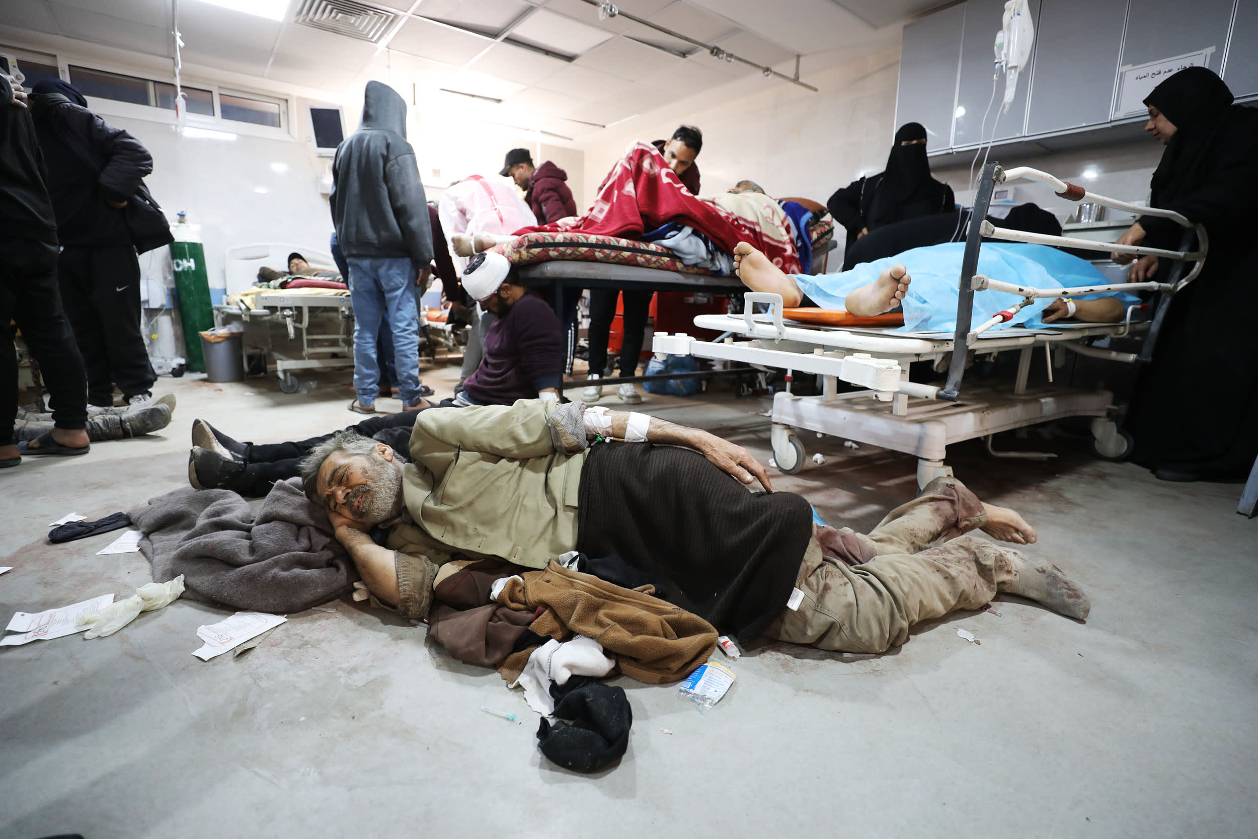 Israel opens fire on Palestinians waiting for aid