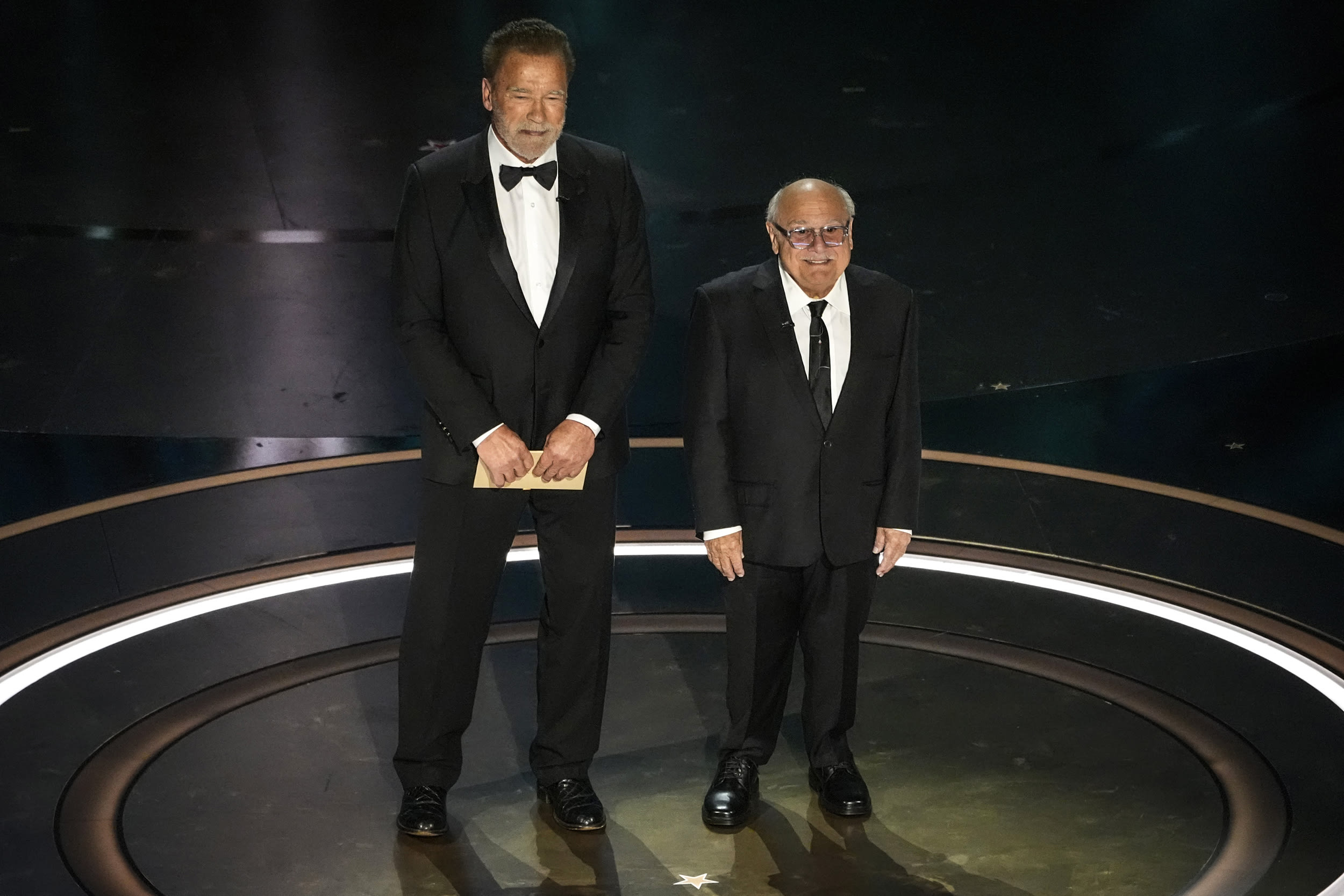 Image: Arnold Schwarzenegger, left, and Danny DeVito