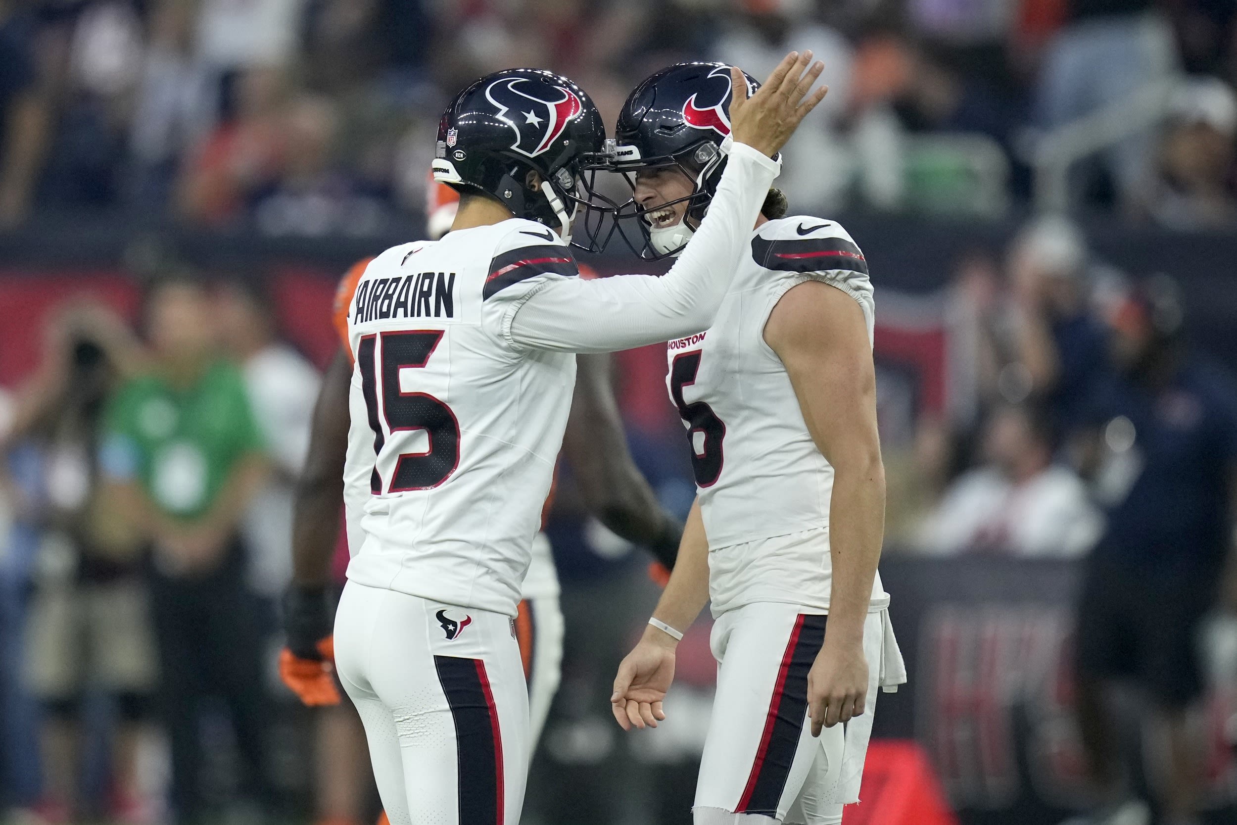 Houston Texans kicker Ka'imi Fairbairn, left, is congratulated after kicking a 56-yard field goal.
