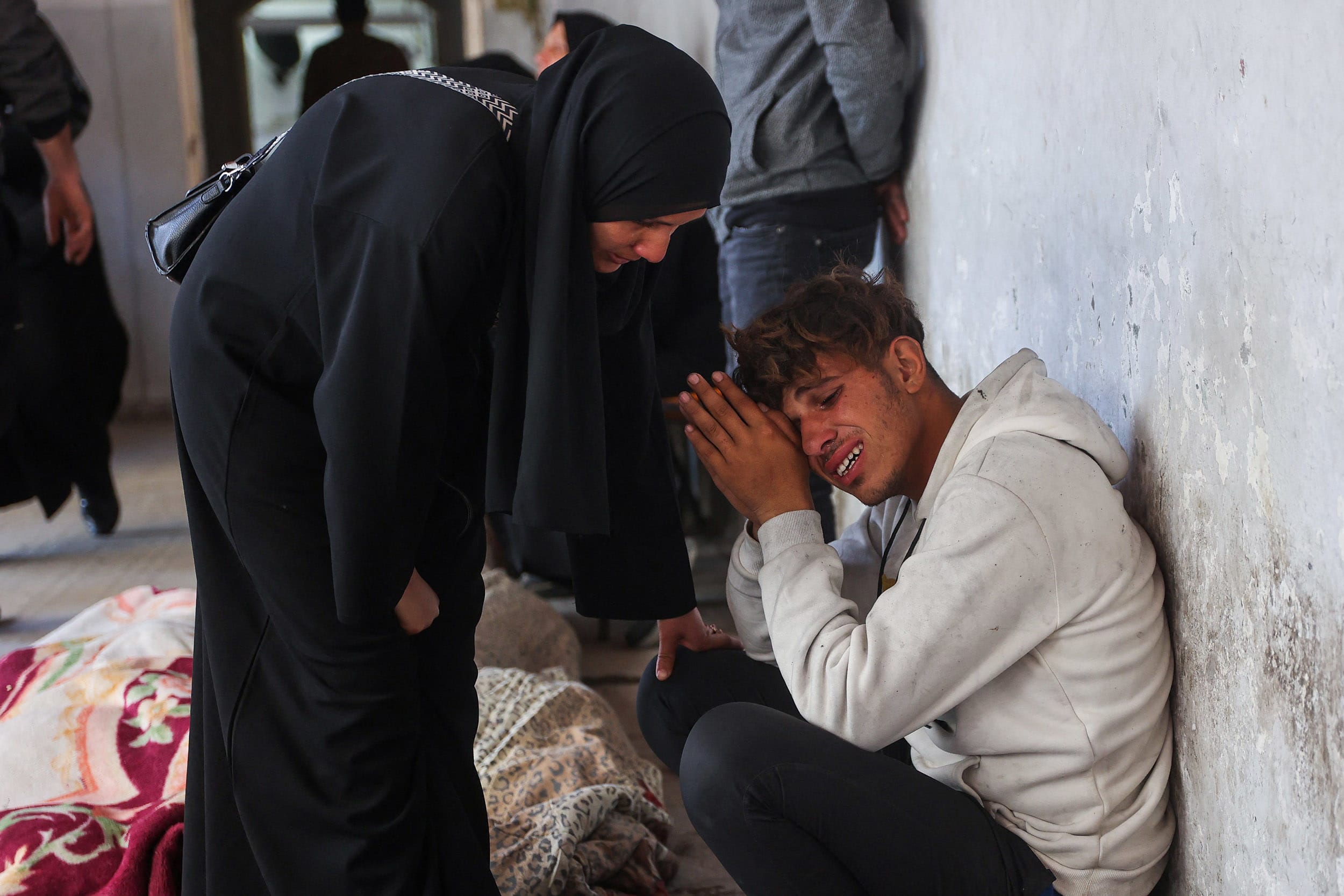 Israel on March 18 unleashed its most intense strikes on the Gaza Strip since a January ceasefire, with rescuers reporting 220 people killed, and Hamas accusing Benjamin Netanyahu of deciding to "resume war" after a deadlock on extending the truce.