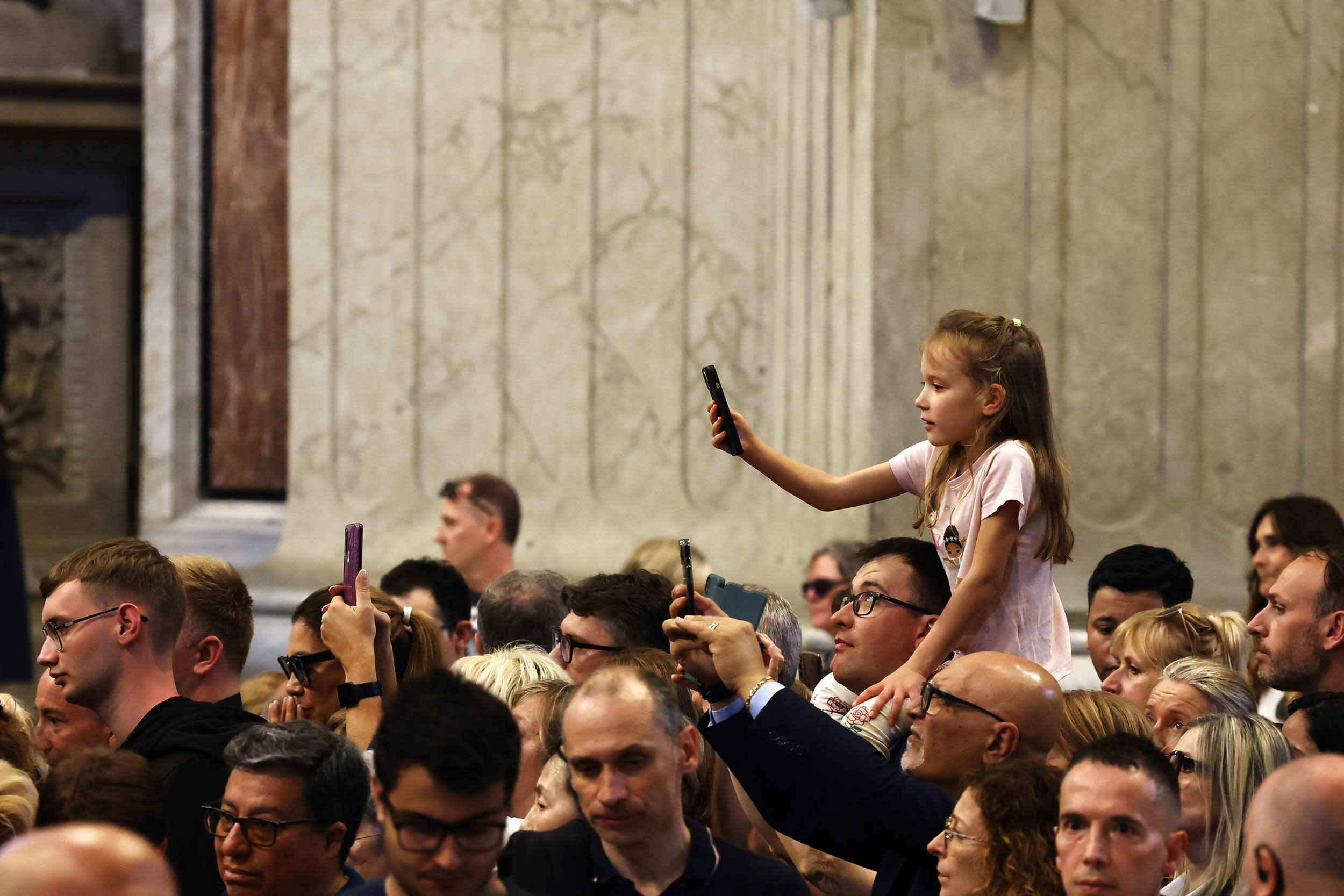 The body of Pope Francis transferred in St. Peter's Basilica to be honored by the faithful