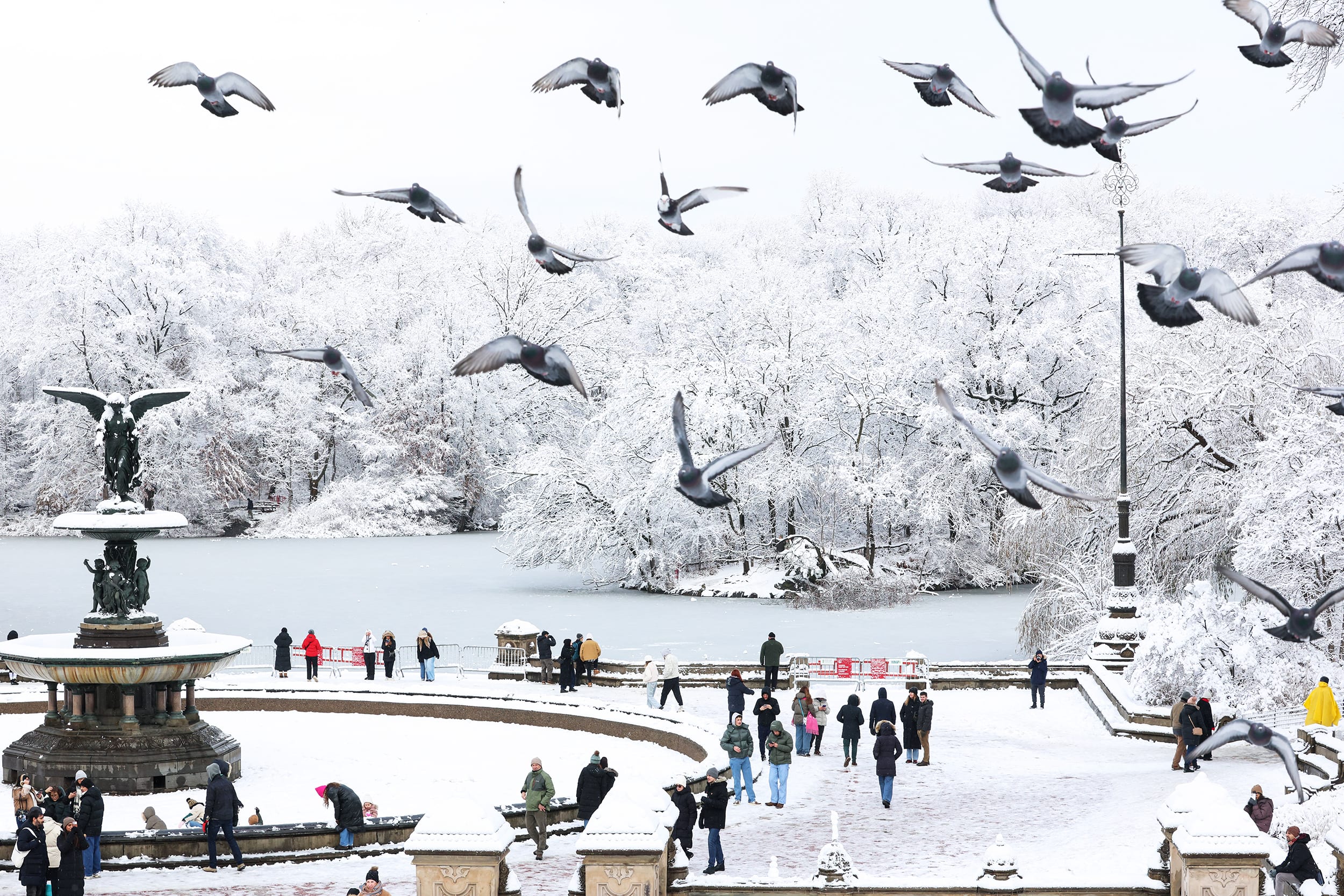 Image: TOPSHOT-US-WEATHER-SNOW