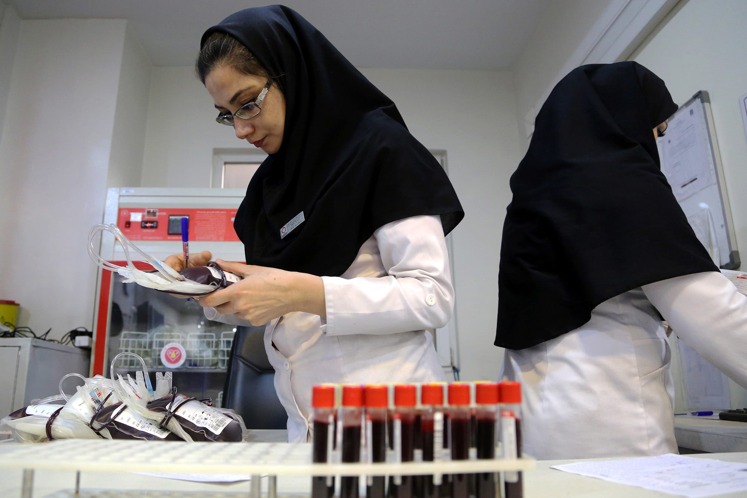 Iranians line up to donate blood for those injured in US-Israeli attacks on Iran