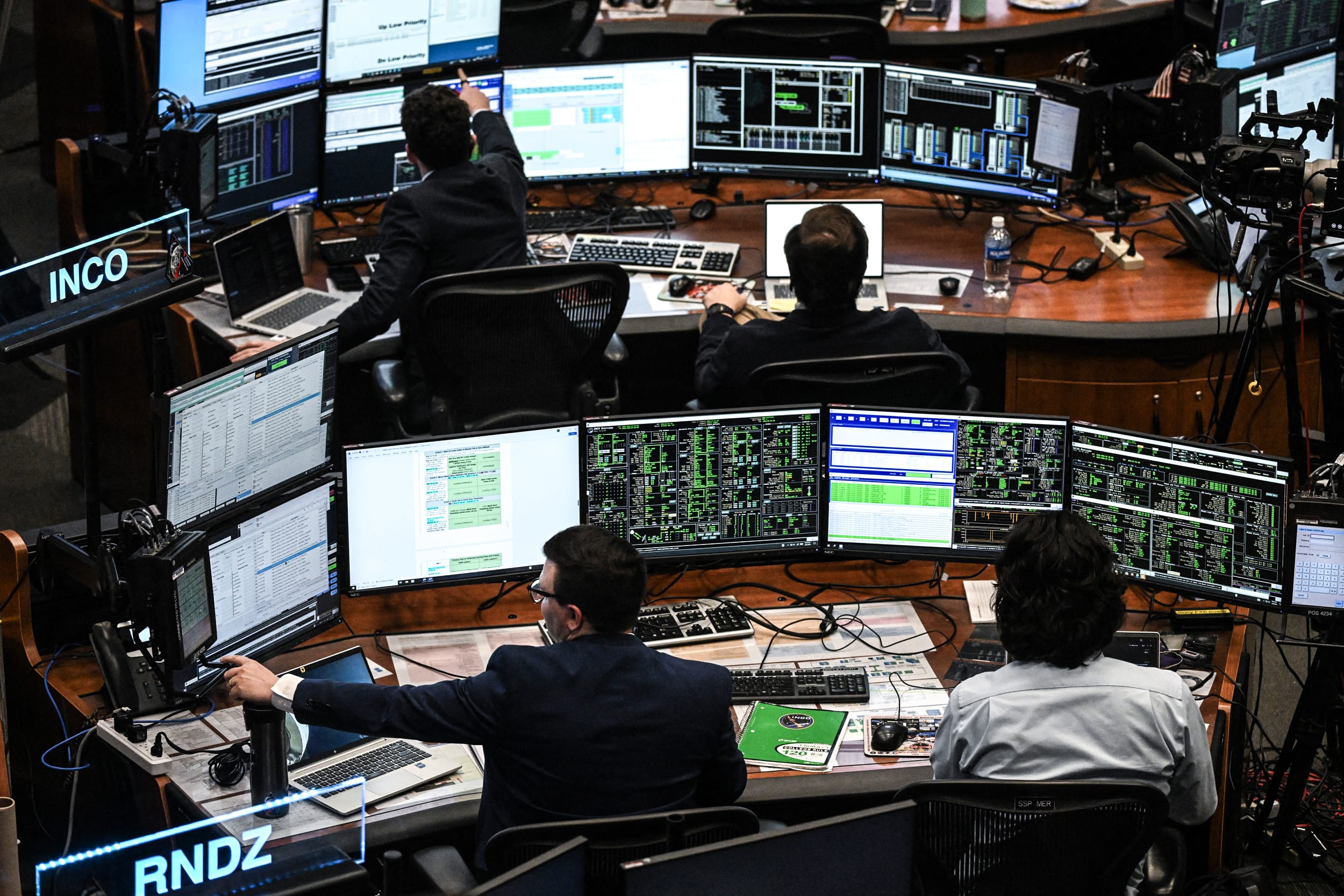 Image: Artemis II flight controllers monitor the Orion spacecraft from the White Flight Control Room