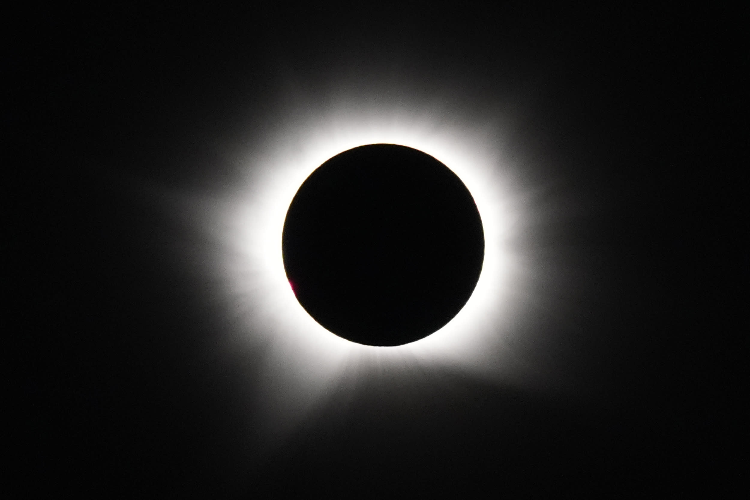 Total solar eclipse crosses parts of Europe as U.S. witnesses partial ...