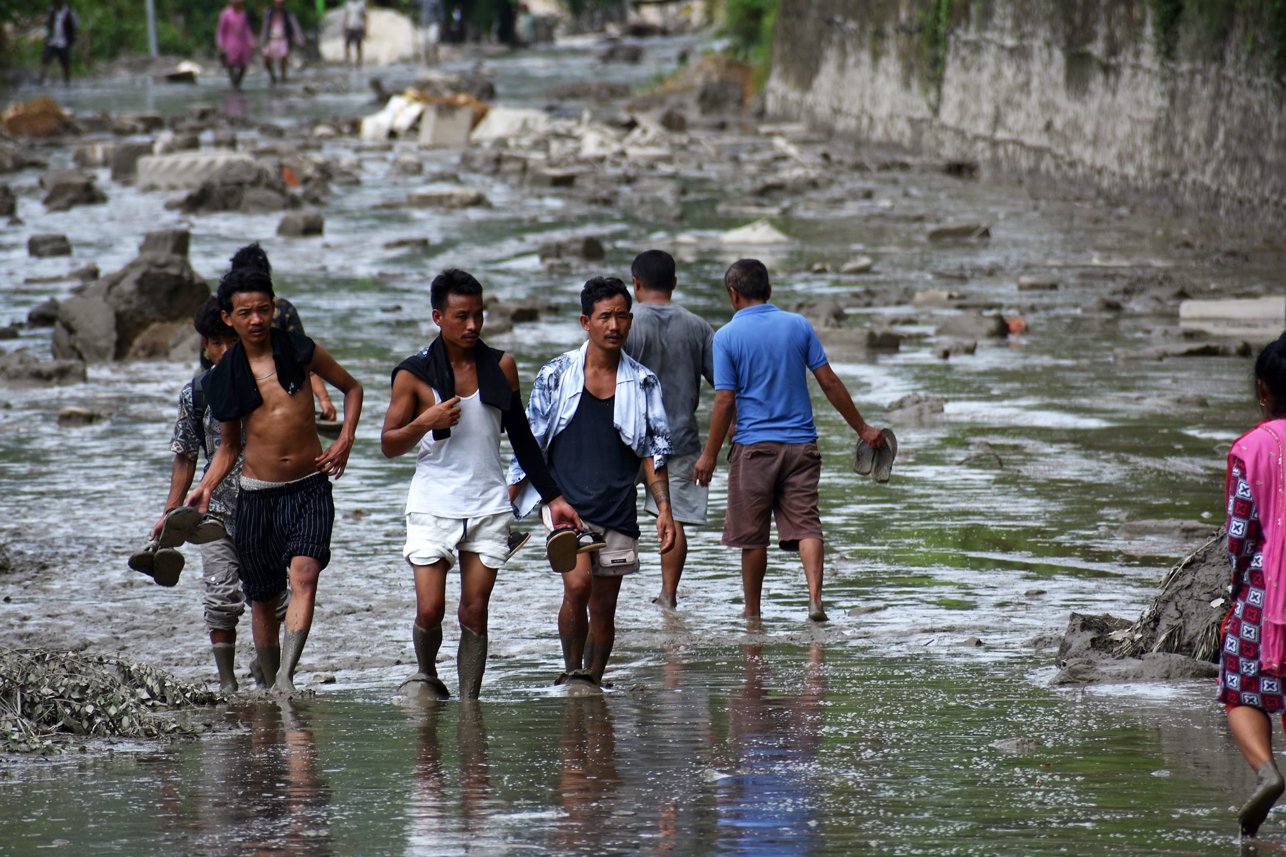 Flash flood from China hits Nepal