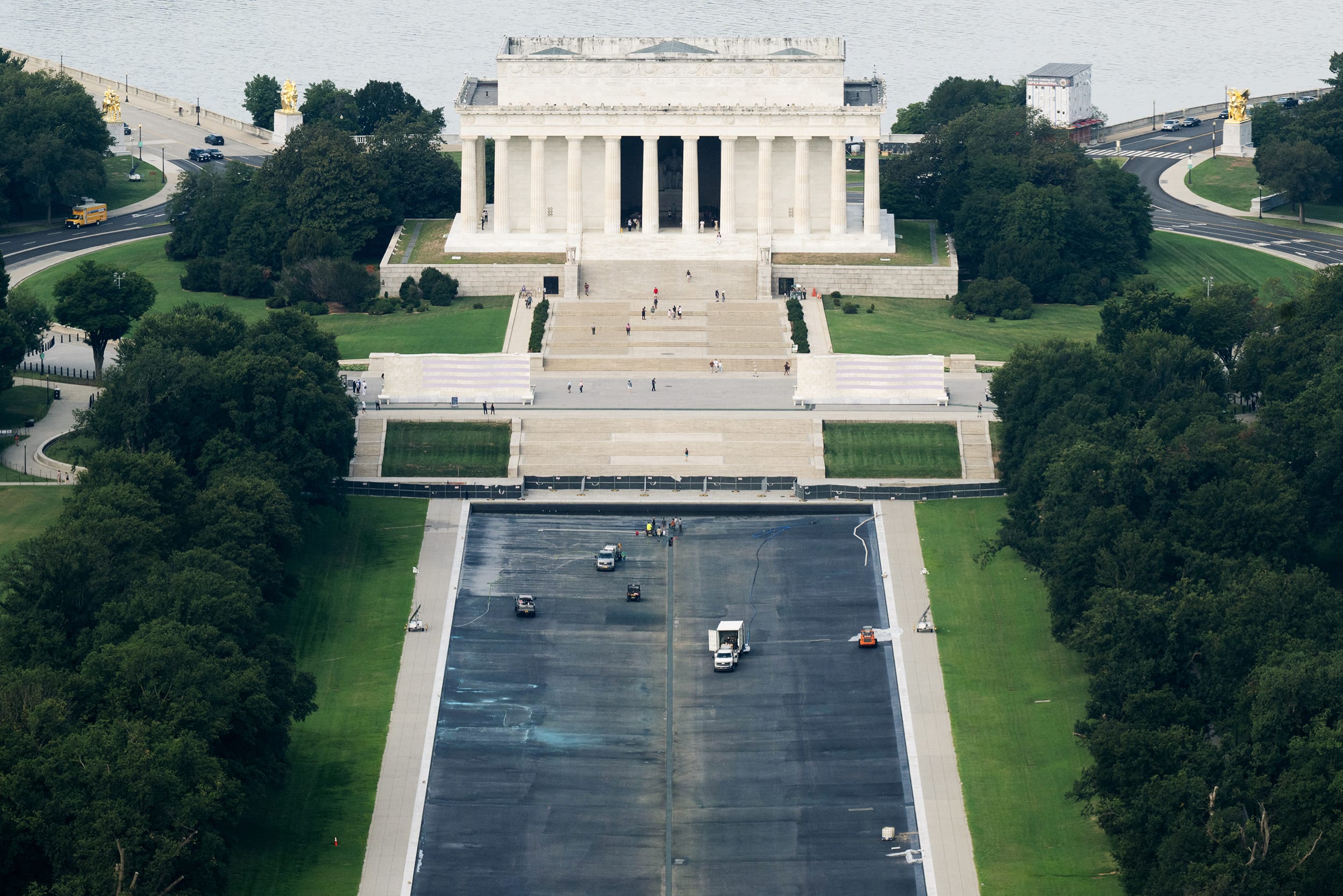 Work continues at the Lincoln Memorial Reflecting Pool 