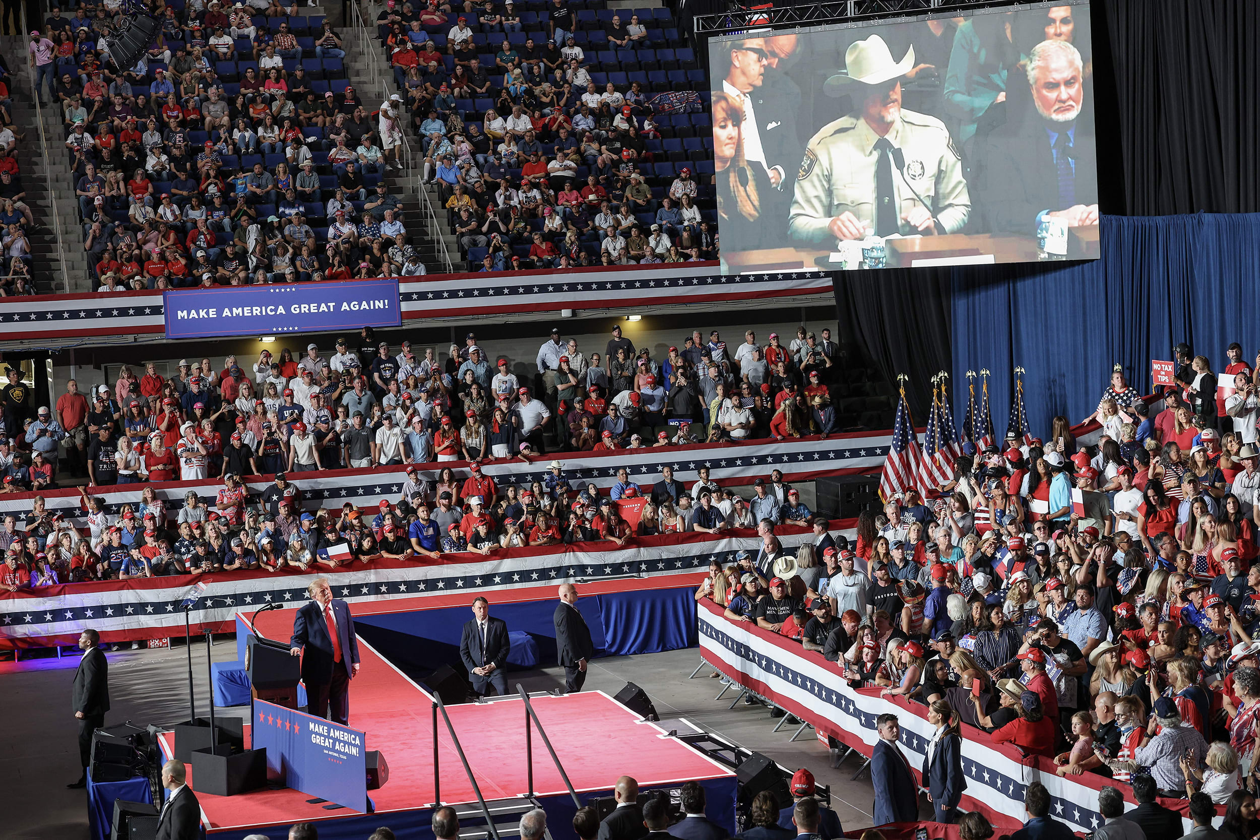 A wide view of an indoor Trump rally.