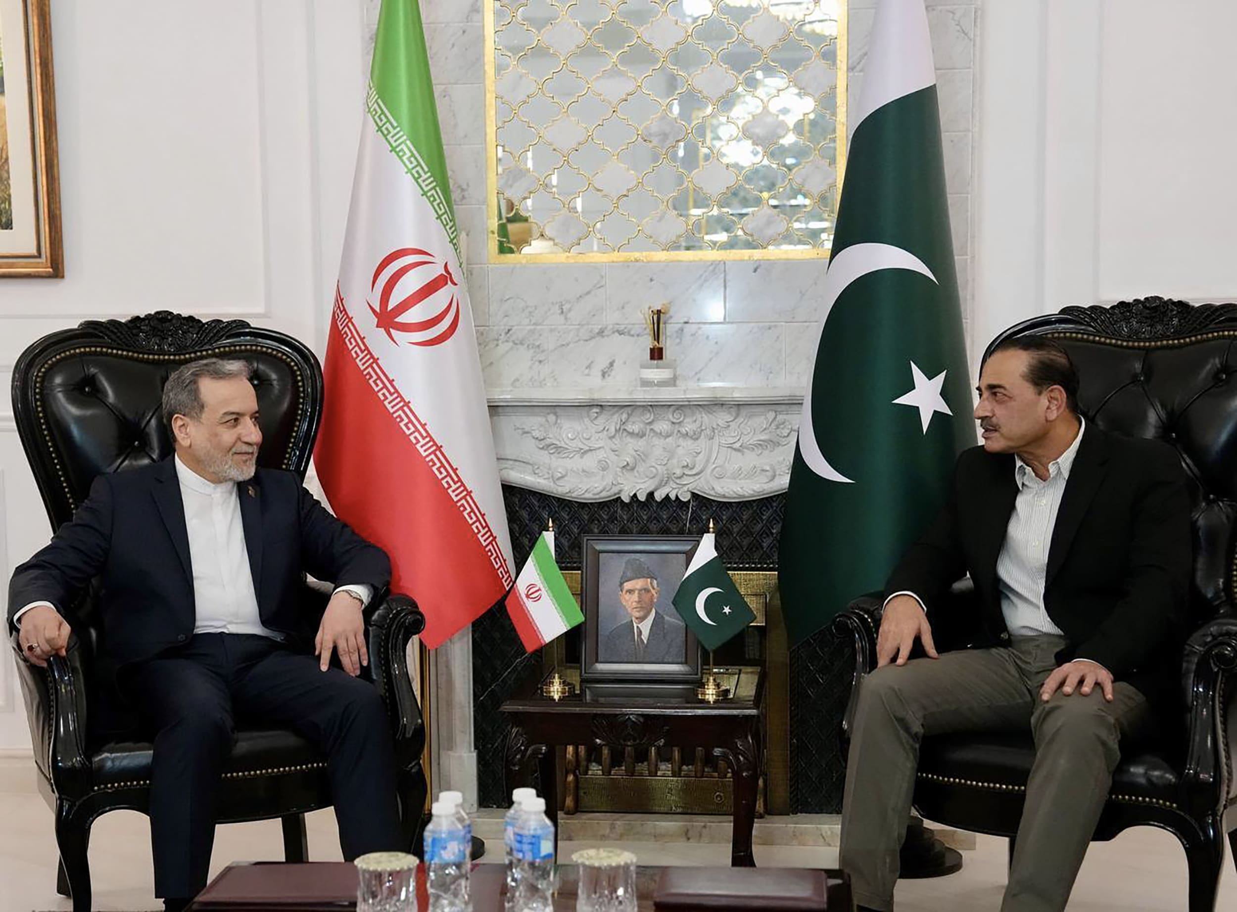 Abbas Araghchi meeting with Pakistani officials in Tehran