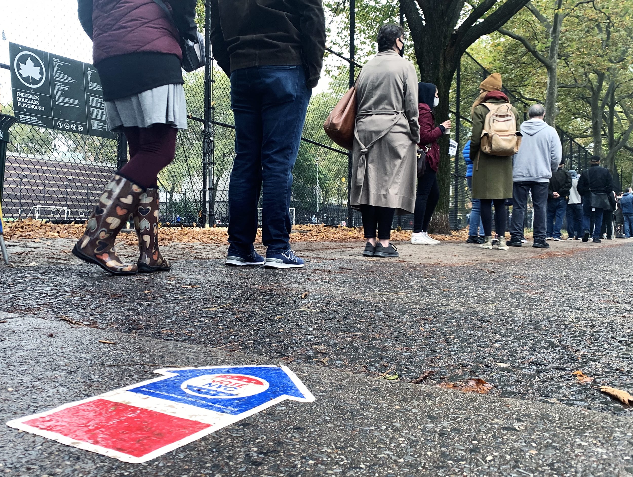 Image:Voters wait for hours on a long line to cast their ballot at Edward A. Reynolds West Side High School on day three of early voting on New York City's Upper West Side