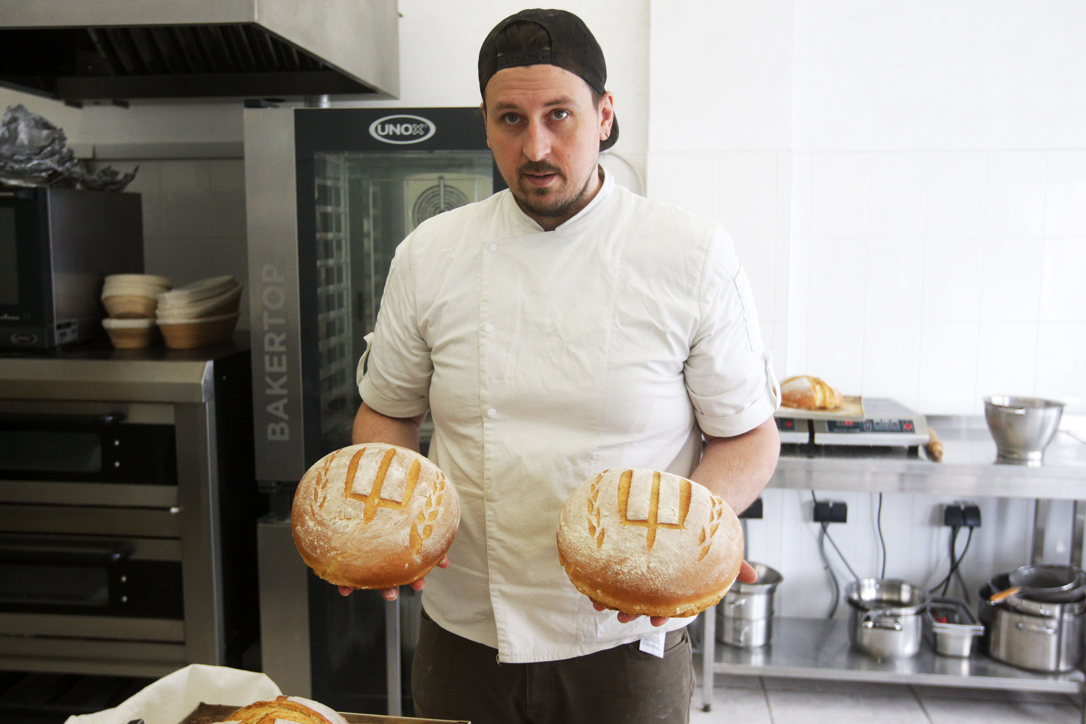 Bread with the coat of arms of Ukraine is baked by volunteers
