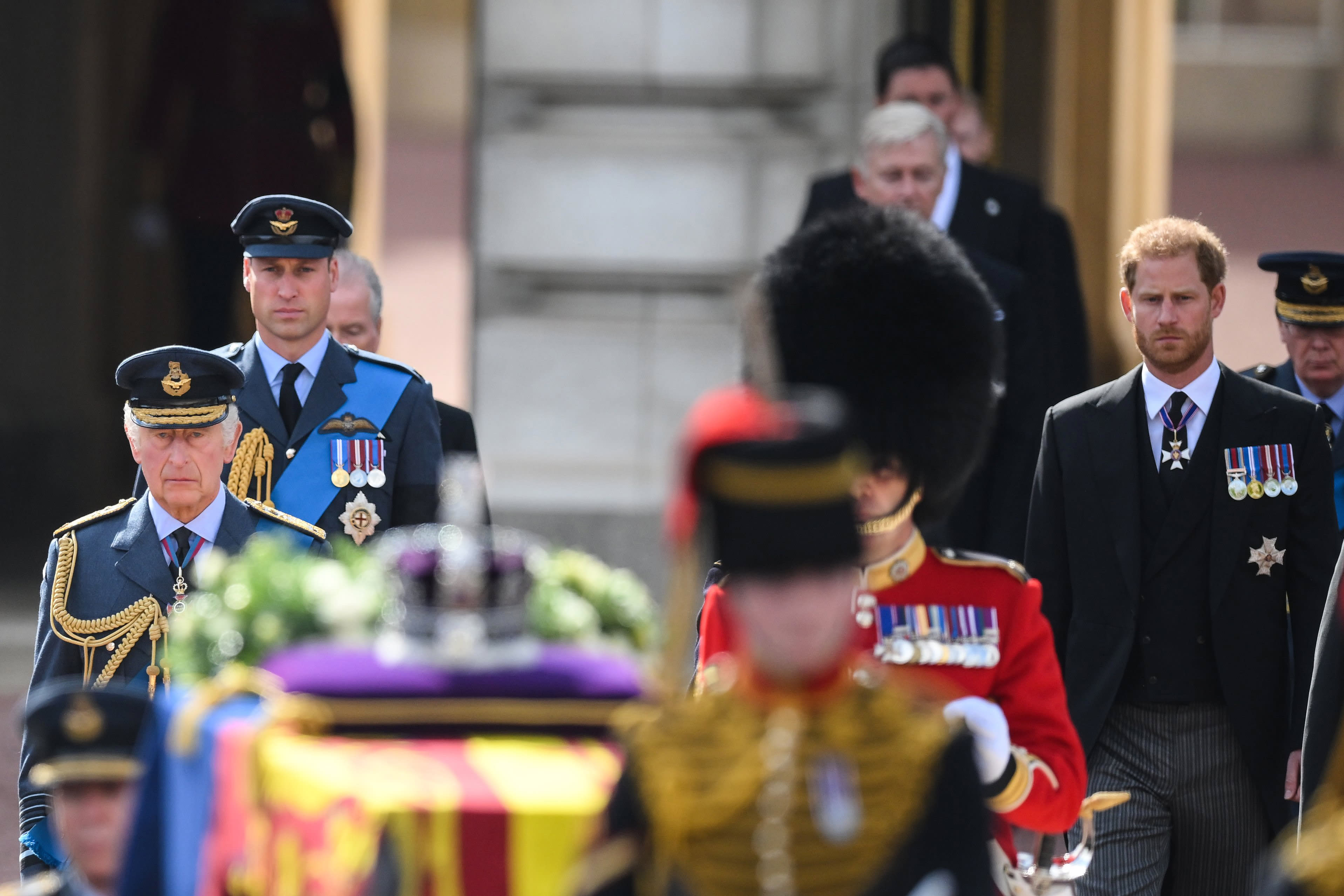 Image: The Coffin Carrying Queen Elizabeth II Is Transferred From Buckingham Palace To The Palace Of Westminster