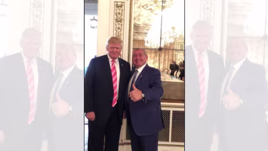 Full video: Video appears to show Trump taking Mar-a-Lago photo with Parnas