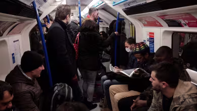 Watch people crowd London subways, despite calls for social distancing