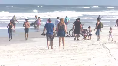 Florida reopens beaches for limited hours