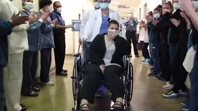 Coronavirus patient receives standing ovation from hospital after 15-day battle