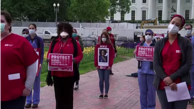 'We're feeling like martyrs': Nurses hold White House protest over lack of protection