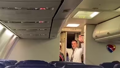 ‘It’s just me’: Sole passenger gets addressed by name during flight, pilot waves