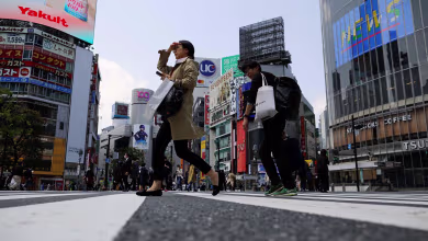 Some Tokyo streets still busy despite COVID-19 state of emergency