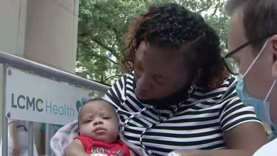 Mom meets new baby after more than 2 months fighting COVID-19