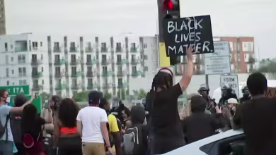 Minneapolis protesters sitting on ramp near I-35