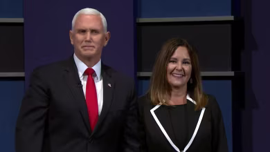 Karen Pence skips mask on debate stage