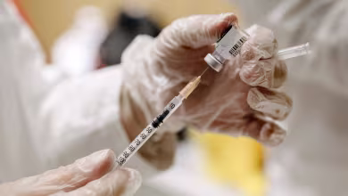 Pregnant women face uncertainty over getting COVID-19 vaccine