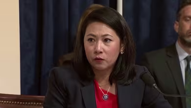 Rep. Murphy thanks Officer Hodges for holding back rioters as she hid nearby