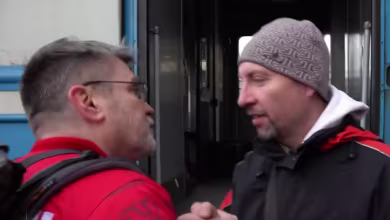 Best friends say goodbye as Russian invasion of Ukraine forces separation