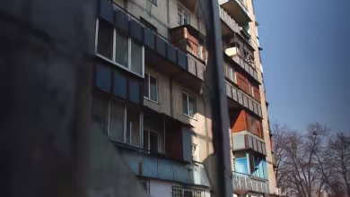 Russia intensifies attacks in Kyiv but is losing territory, according to Ukraine officials