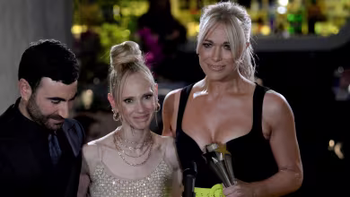 'Ted Lasso' star calls for end to Russian invasion at awards ceremony