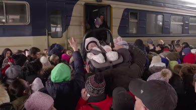 ‘Kids screaming, mothers screaming, it’s so crazy’: Terrified crowds rush to escape Kyiv