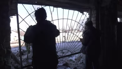 Kharkiv residents secure bombed-out homes against looters