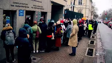 Hopeful Ukrainian refugees line up at U.S. embassies