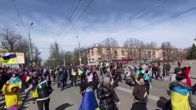 Ukrainian civilians protest in Russian-controlled city of Kherson