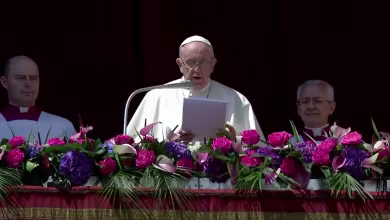 Pope Francis uses Easter message to denounce war in Ukraine