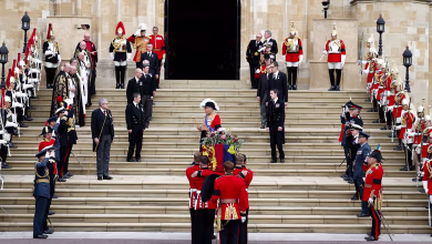 Arrival of queen's coffin at St. George’s Chapel 