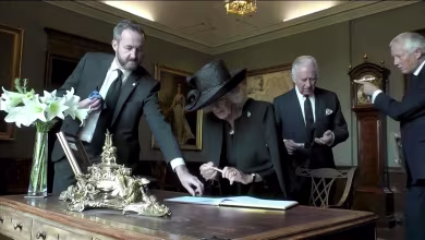 ‘Every stinking time’: Charles appears furious with leaky pen