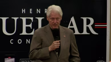 Bill Clinton campaigns in support of Democratic congressional candidates