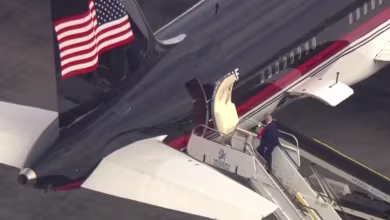 Trump boards plane heading to Mar-a-Lago after arraignment