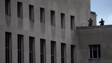 Judge warns Trump not to influence jurors after release