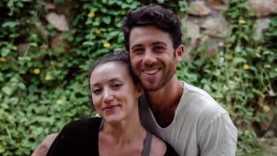 Israeli couple help their own wedding guests flee the country