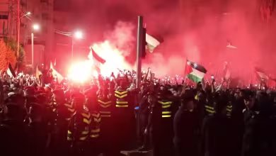 Thousands of protesters try to march on the Israeli Embassy in Amman