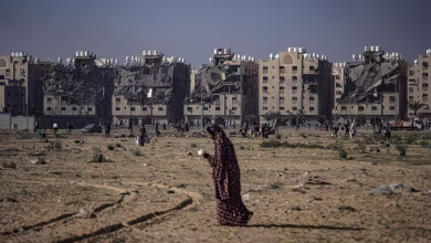 Extensive airstrikes destroy Khan Younis residential complex